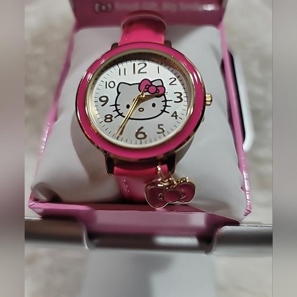 Hello Kitty Watch Pink Bezel , Pink Bow Charm  Pink Leather Strap Brand New - Picture 2 of 5